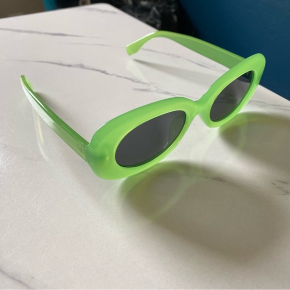 Bright Green Vintage Inspired Sunglasses - Picture 6 of 6